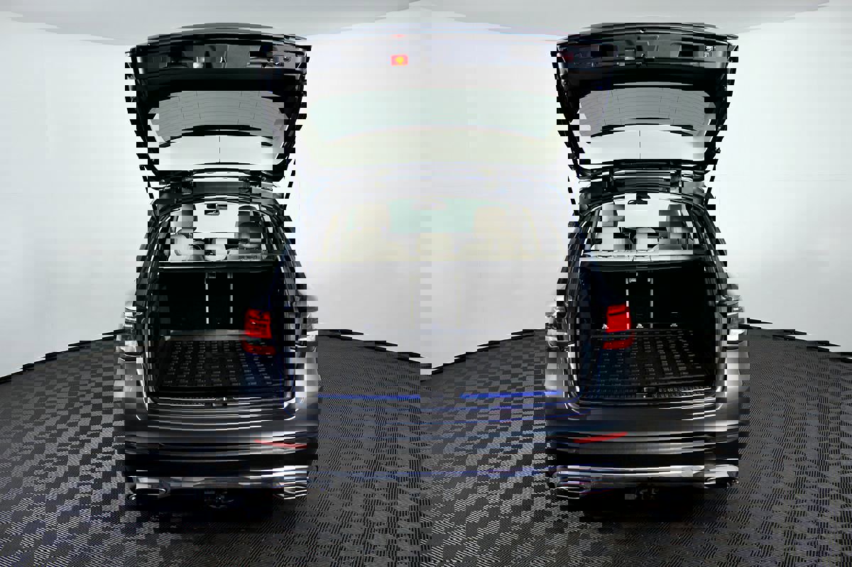 Used 2017 Mercedes-Benz GLC 300 4MATIC image 49