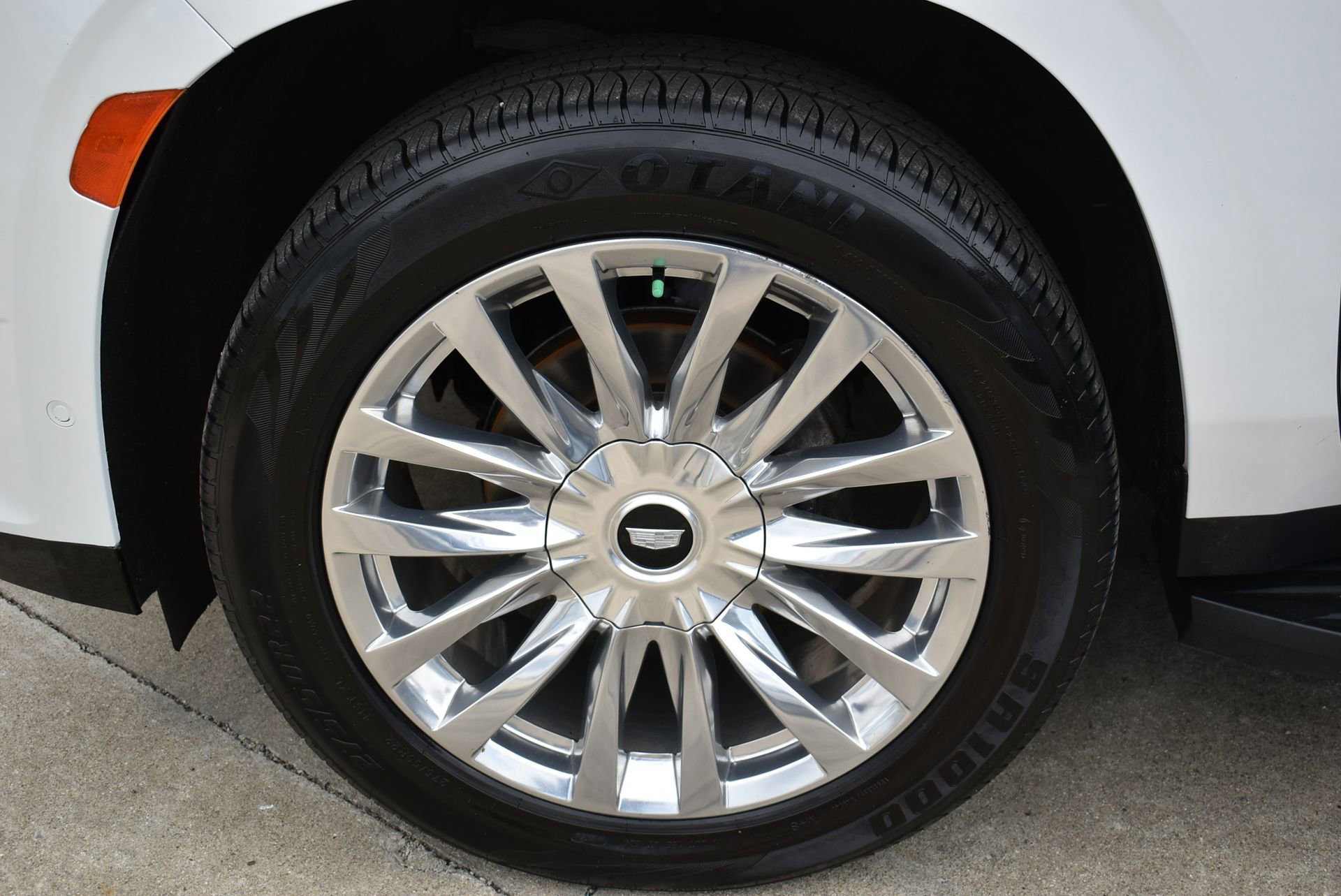 Used 2023 Cadillac Escalade ESV Premium Luxury w/ Performance Package AWD/4WD image 8