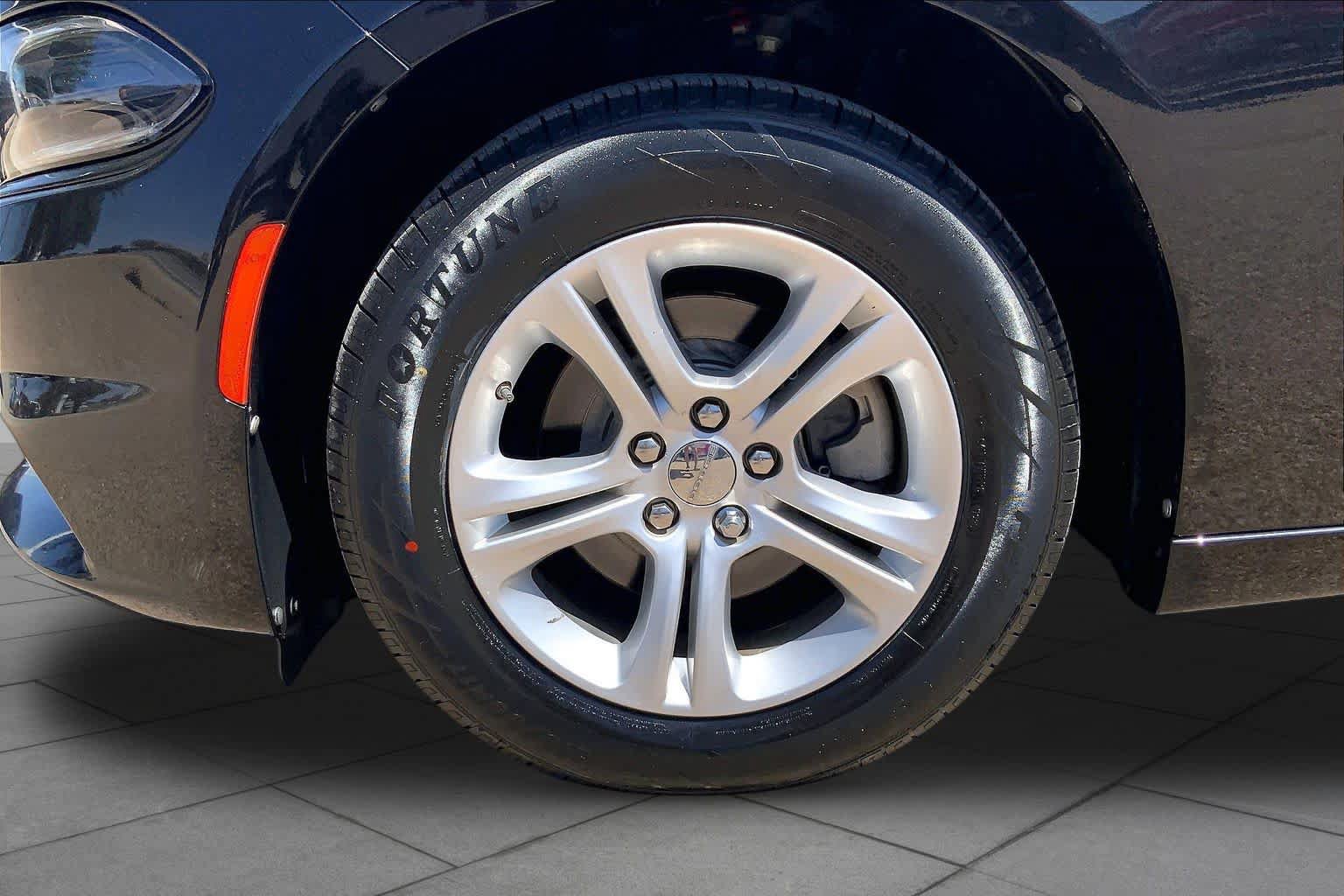 Used 2022 Dodge Charger SXT RWD image 11