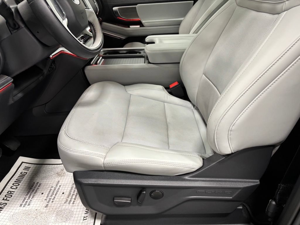 Used 2025 Ford Expedition Platinum AWD/4WD image 13