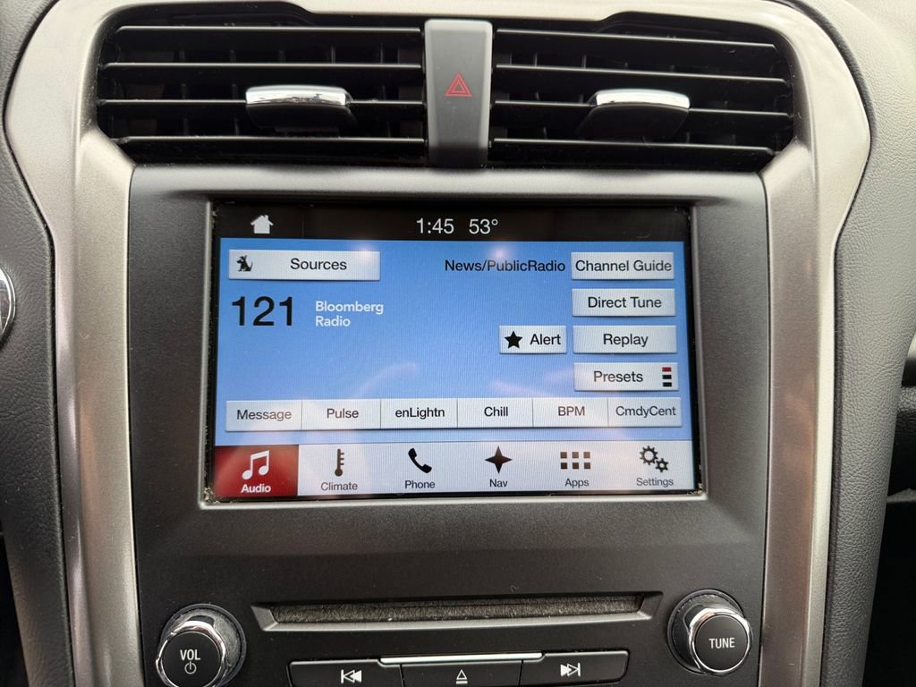 Used 2017 Ford Fusion SE w/ Fusion SE Technology Package image 17