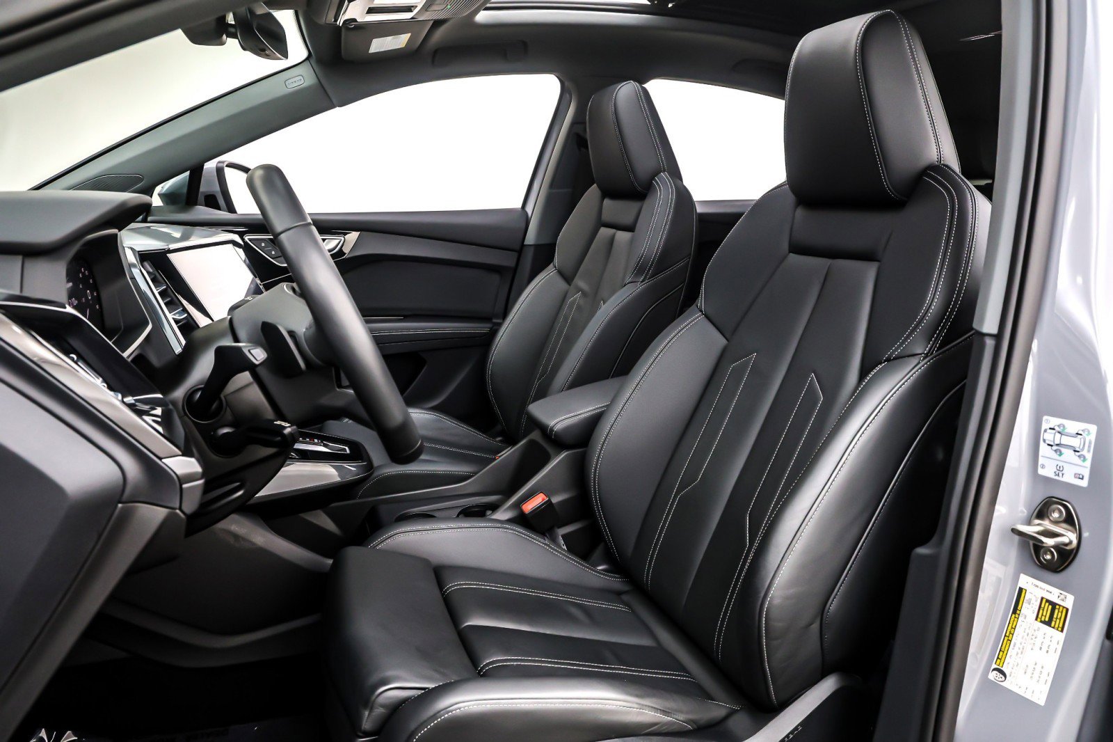 Used 2023 Audi Q4 e-tron Premium w/ Convenience Package image 18