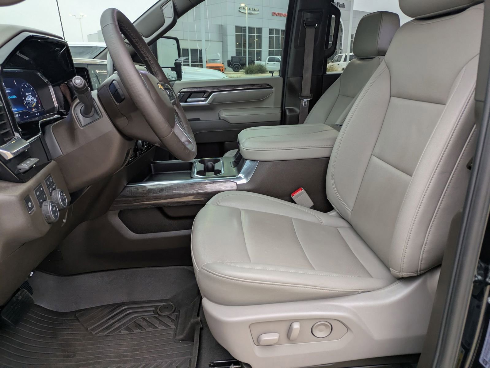 Used 2025 Chevrolet Silverado 2500 LTZ w/ LTZ Premium Texas Edition image 10