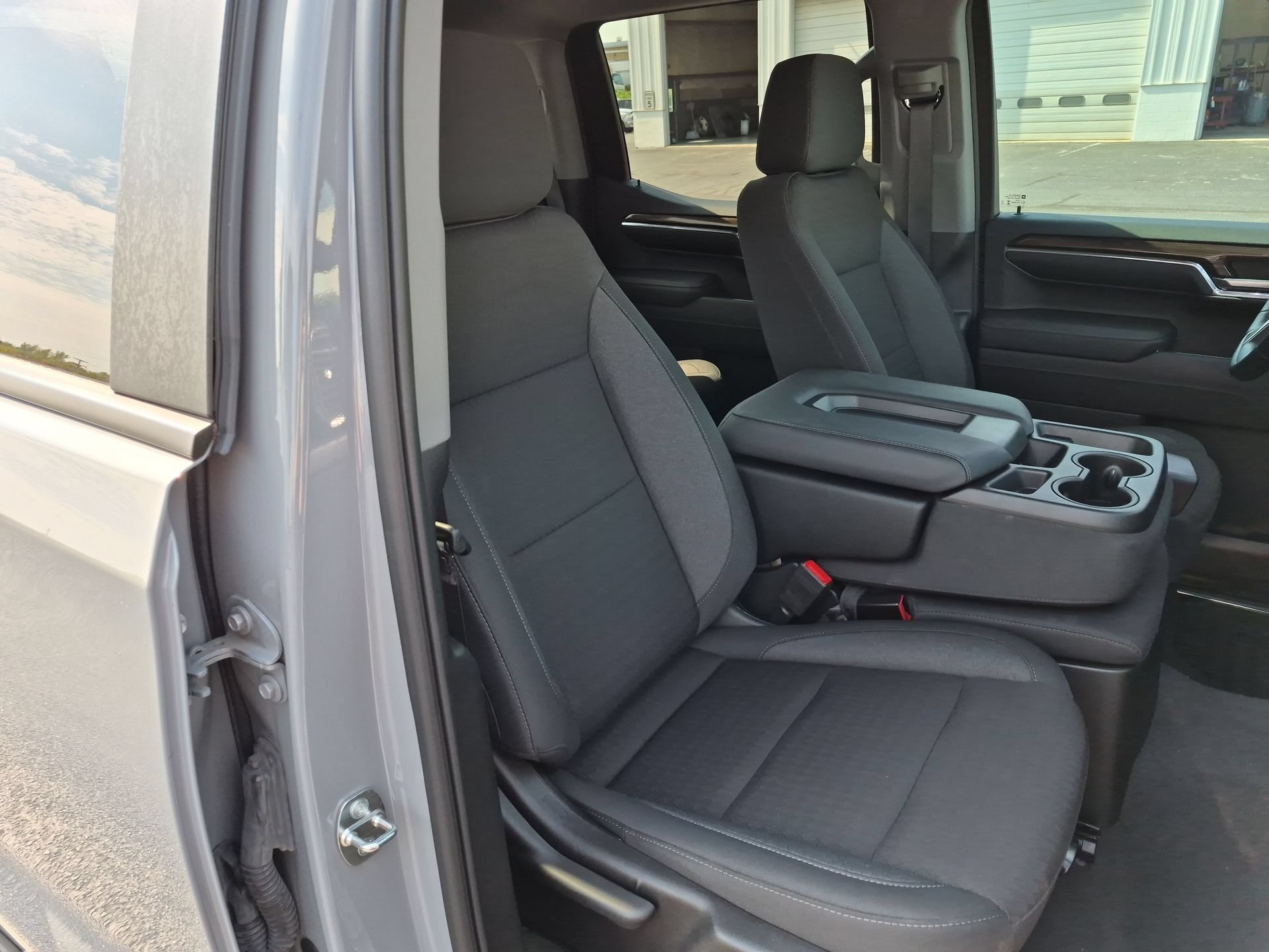 Certified 2024 Chevrolet Silverado 1500 LT AWD/4WD image 28