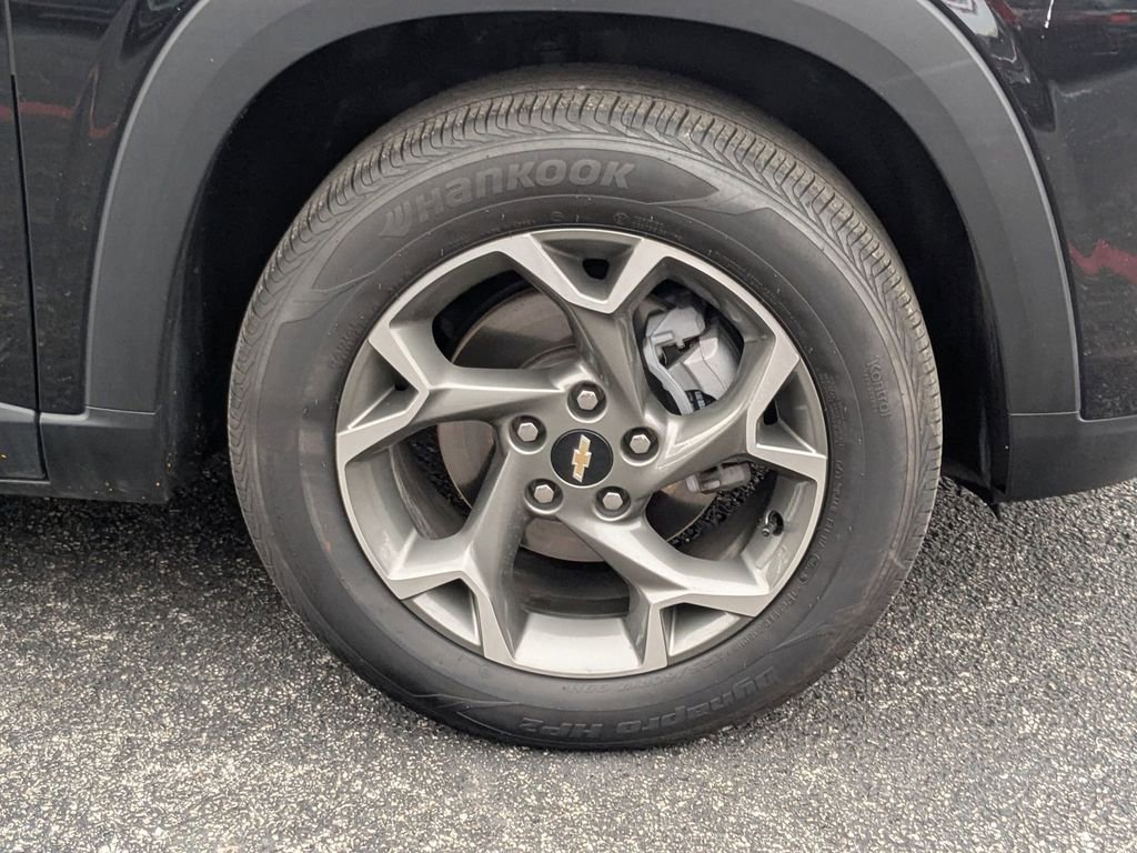 Used 2025 Chevrolet Trax LT w/ LT Convenience Package FWD image 28
