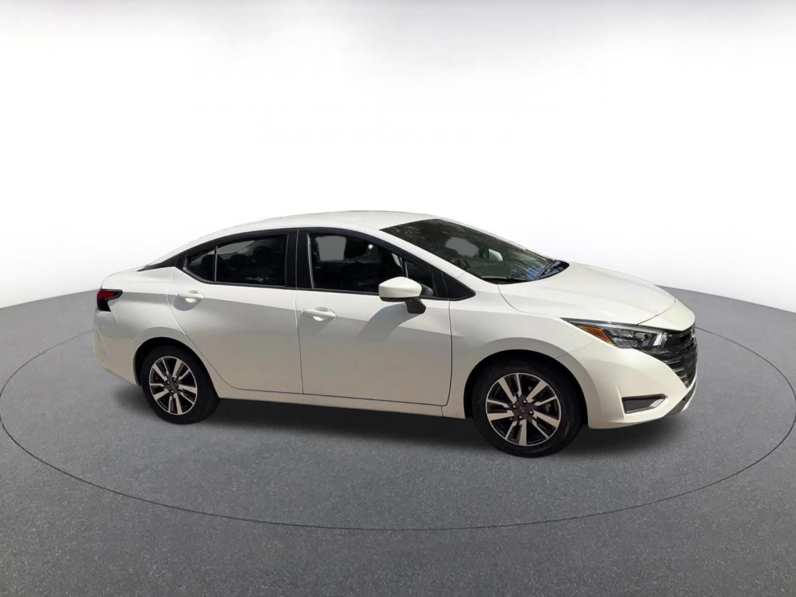Used 2025 Nissan Versa SV FWD image 2