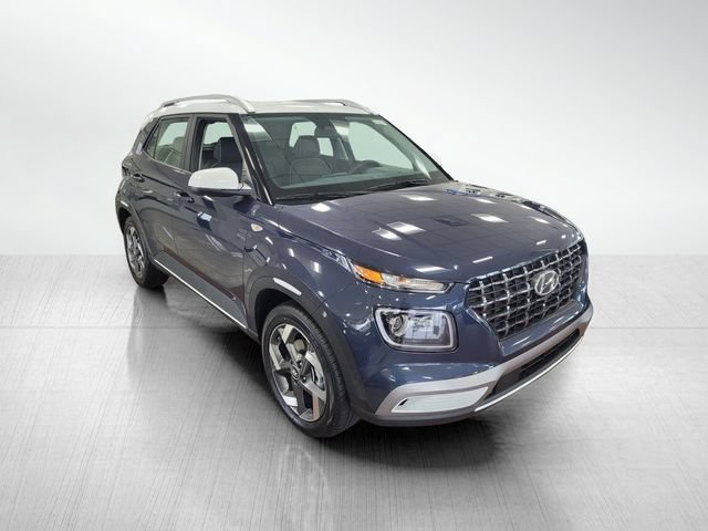 Used 2025 Hyundai Venue Limited FWD image 3