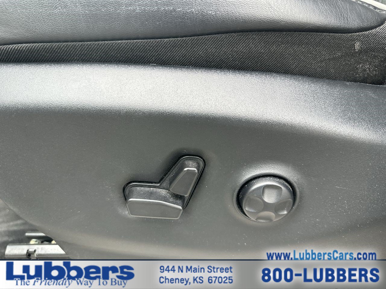 Used 2024 Chrysler Pacifica Limited FWD image 11