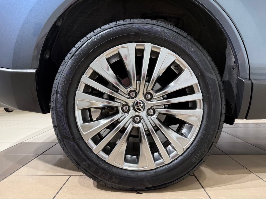 Certified 2023 Toyota Venza Limited AWD/4WD image 9