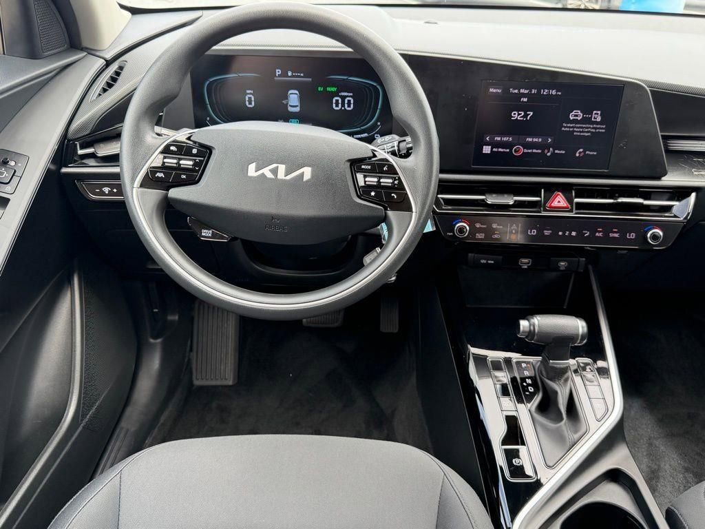 Used 2025 Kia Niro LX FWD image 15