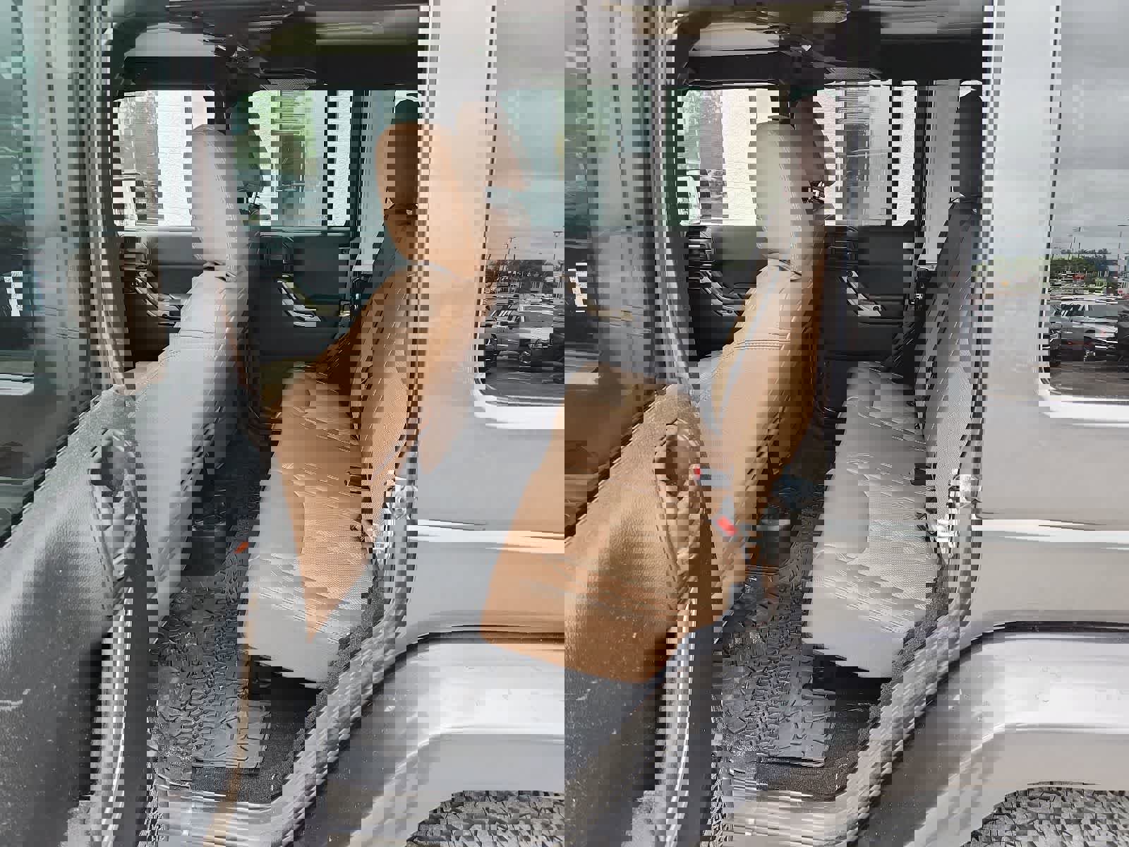 Used 2016 Jeep Wrangler Unlimited Sahara AWD/4WD image 28