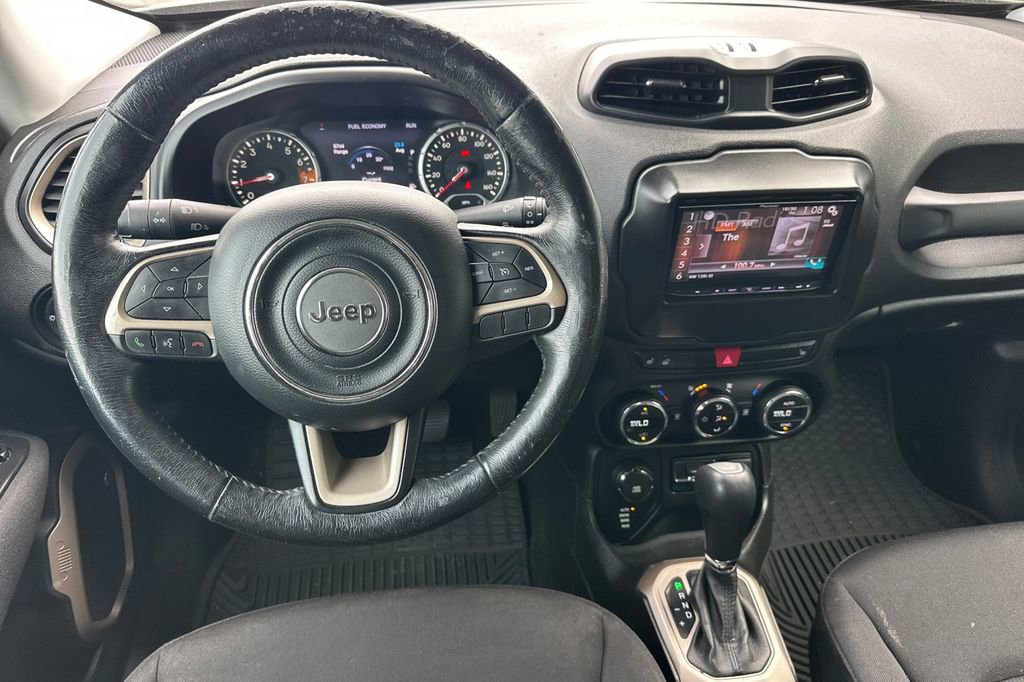 Used 2017 Jeep Renegade Latitude image 10