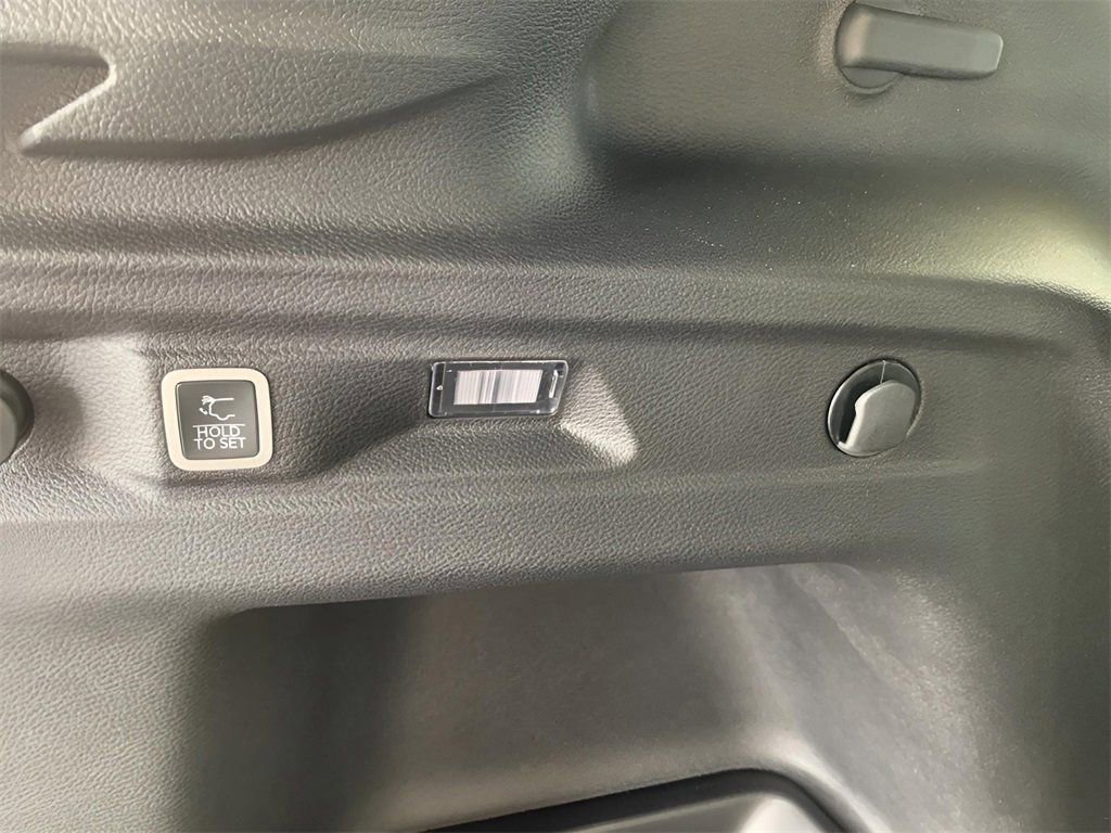 New 2025 Jeep Grand Cherokee L Altitude image 28