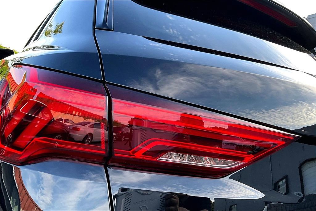 Used 2025 Audi Q3 2.0T Premium w/ Convenience Package AWD/4WD image 23