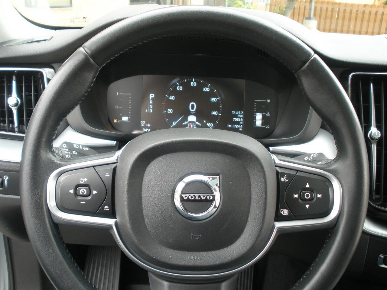 Used 2018 Volvo XC60 T5 Momentum AWD/4WD image 37