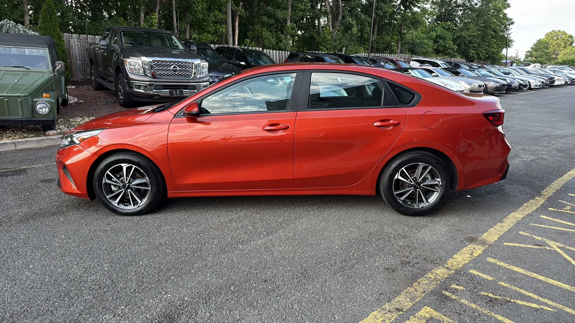 Used 2023 Kia Forte LXS w/ LXS Technology Package FWD image 8