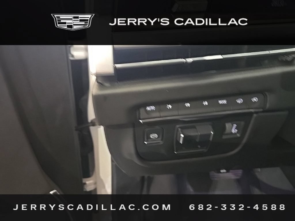 Used 2025 Cadillac Escalade ESV Sport Platinum w/ LPO, ONYX Package AWD/4WD image 11