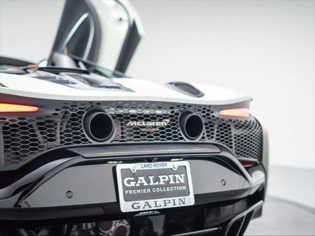 Used 2025 McLaren Artura image 27