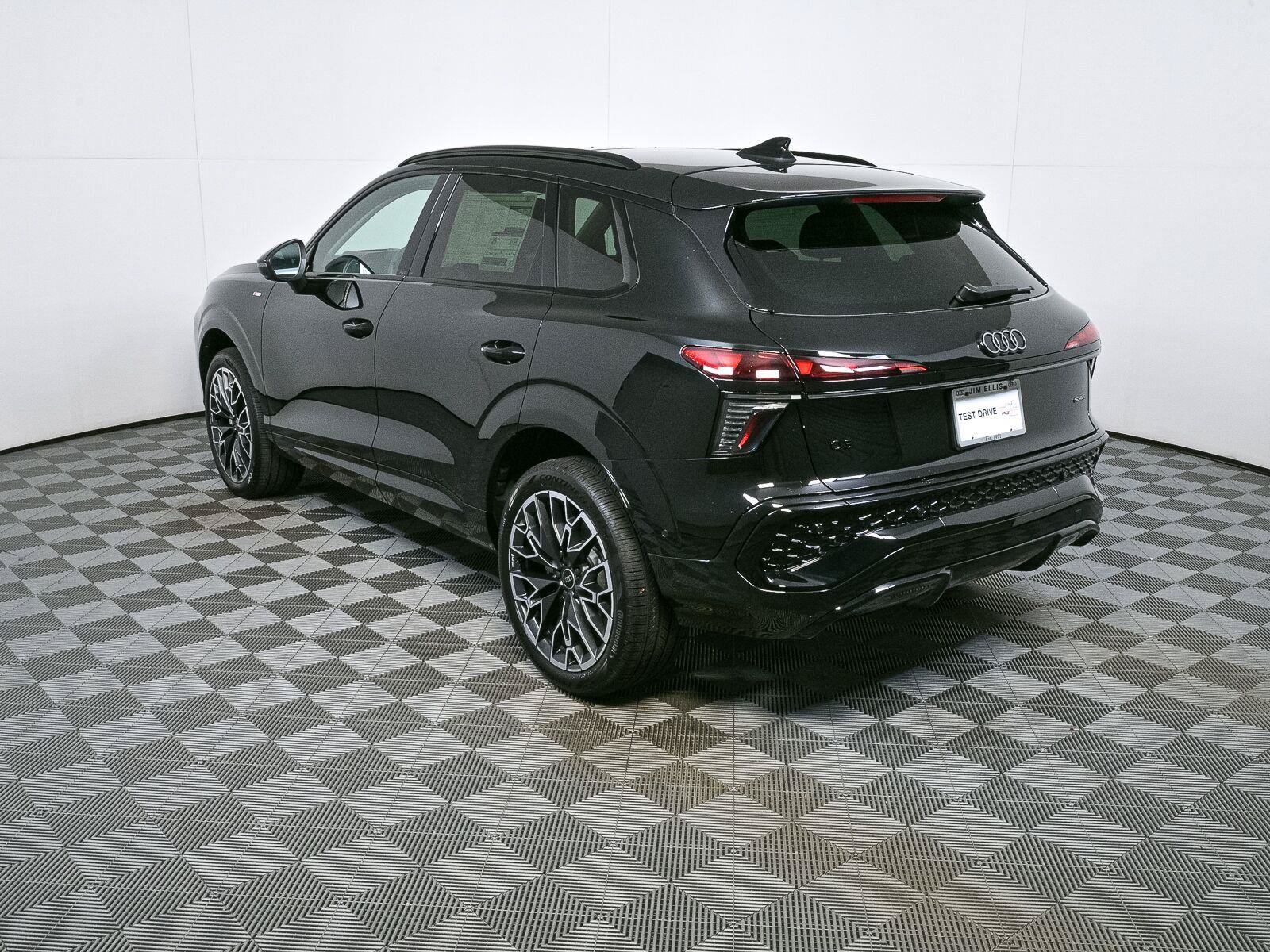 New 2026 Audi Q3 quattro 2.0T AWD/4WD image 32