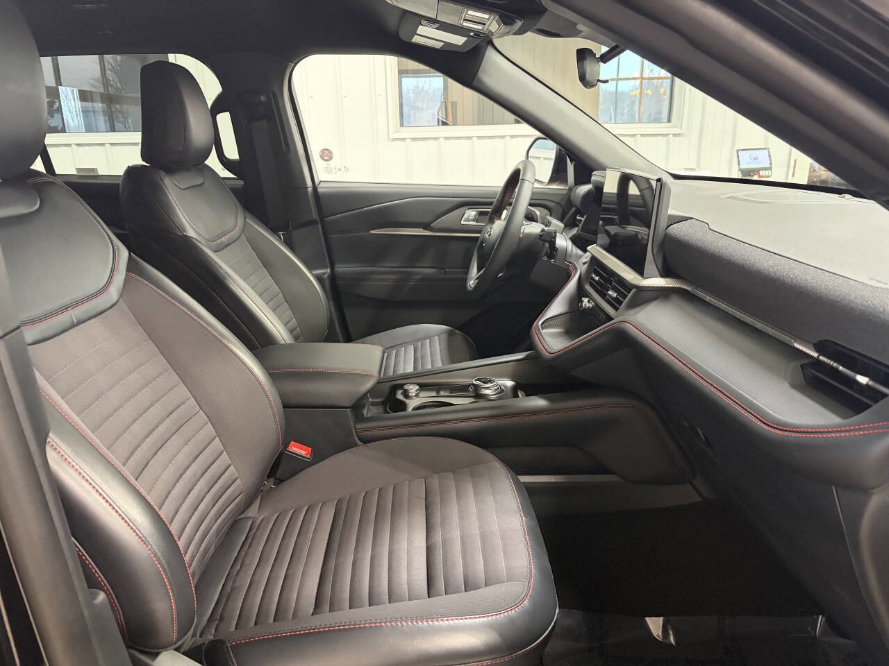 Used 2025 Ford Explorer ST-Line w/ ST-Line Street Pack image 30