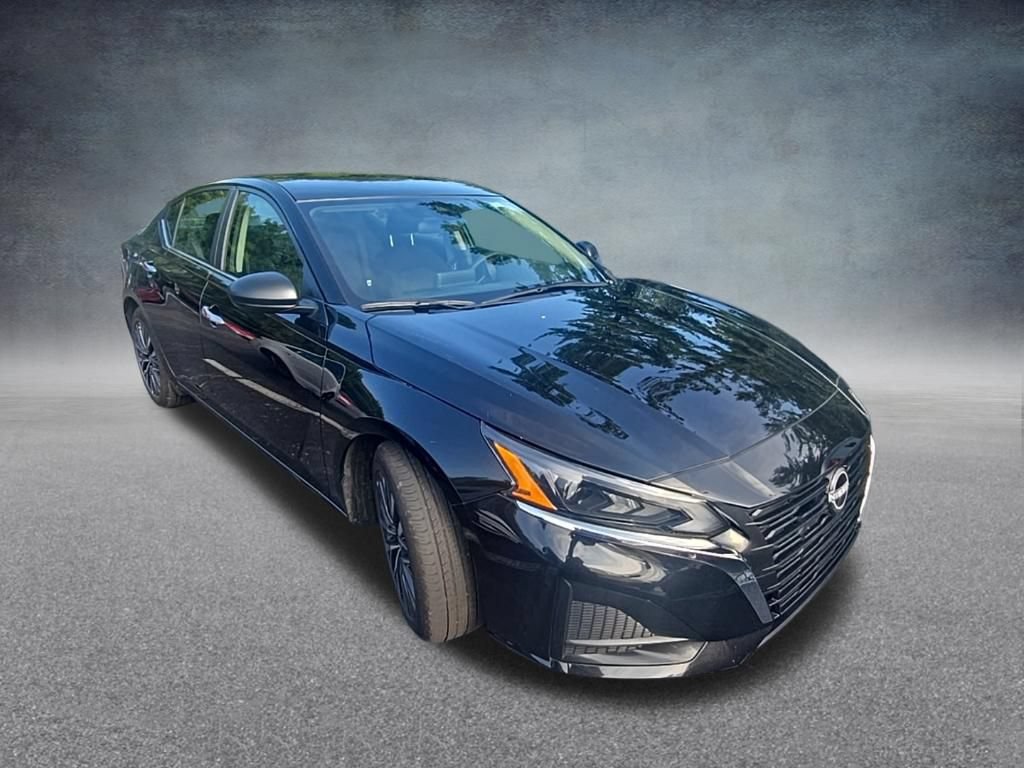 Used 2025 Nissan Altima 2.5 SV FWD image 9
