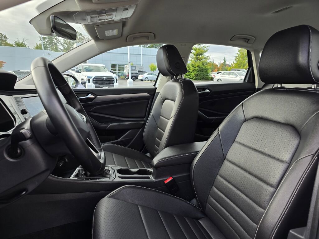 Used 2024 Volkswagen Jetta SE image 24