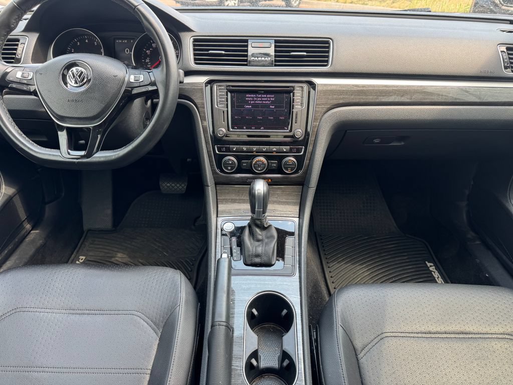Used 2018 Volkswagen Passat 2.0T SE FWD image 10