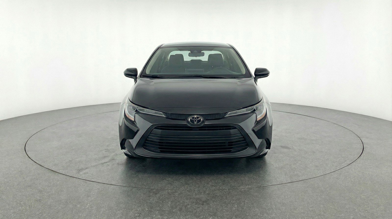 Used 2025 Toyota Corolla LE FWD image 2