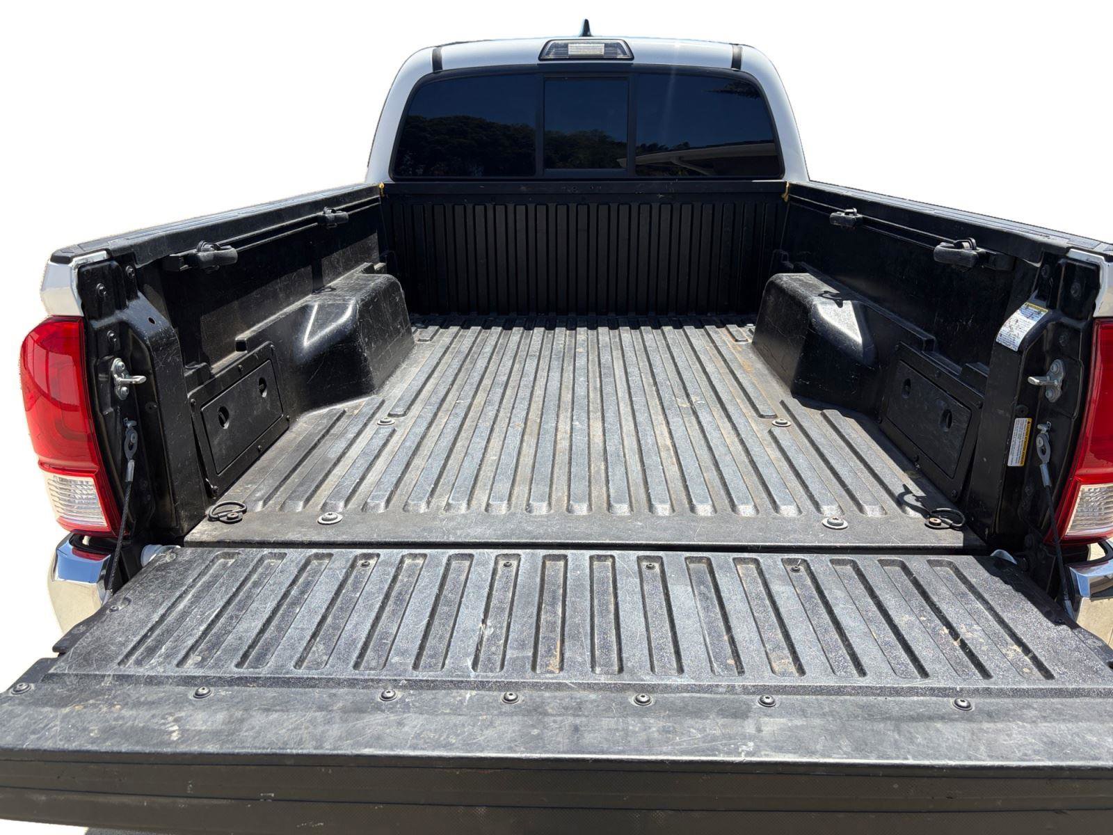 Used 2017 Toyota Tacoma SR5 w/ Tow Package AWD/4WD image 22