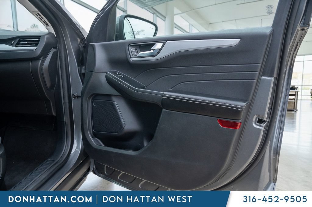 Used 2023 Ford Escape Platinum AWD/4WD image 28