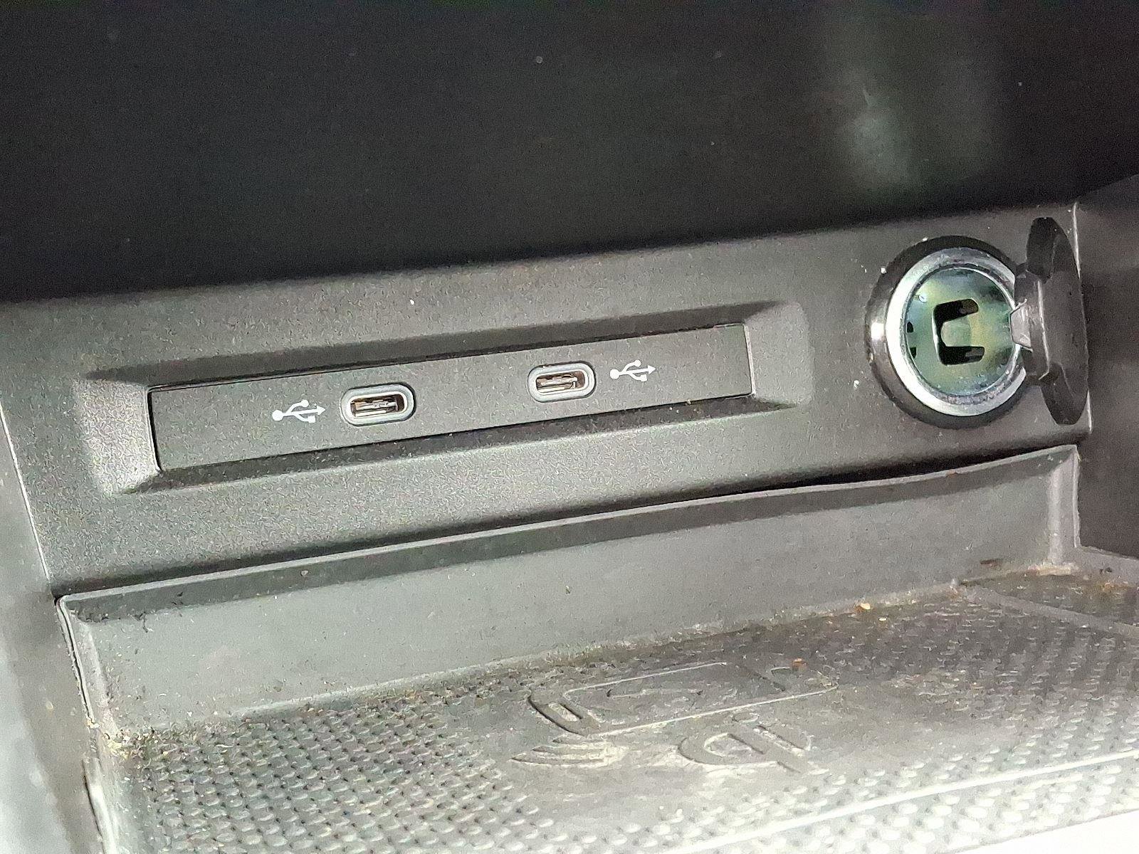 Used 2022 Volkswagen Tiguan SE w/ Panoramic Sunroof Package image 24