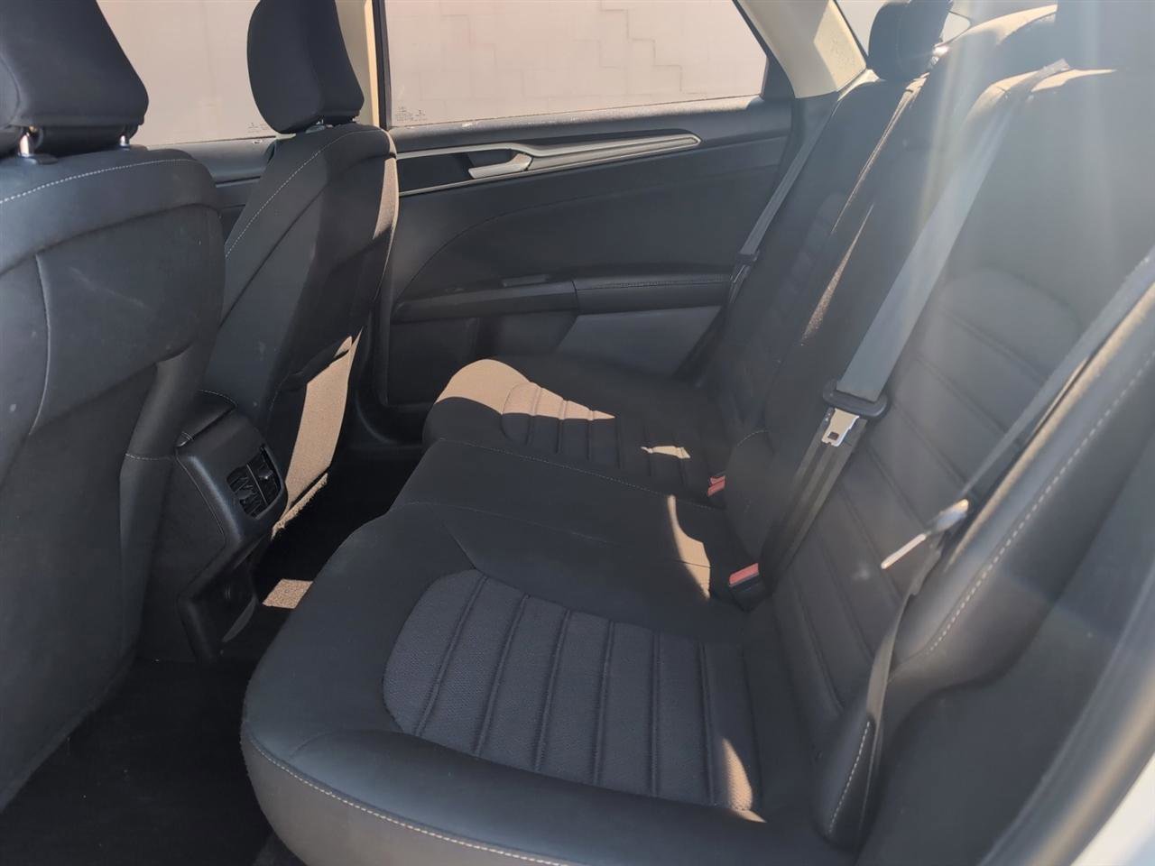 Used 2020 Ford Fusion SE FWD image 30