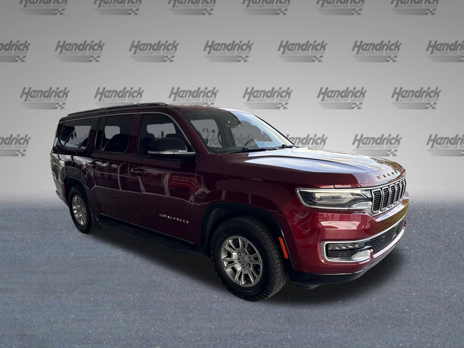 Used 2024 Jeep Wagoneer L image 2