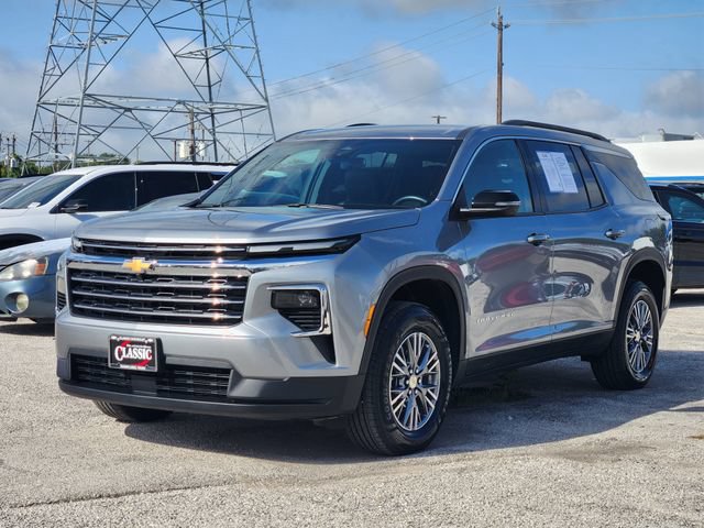Used 2026 Chevrolet Traverse LT AWD/4WD image 3