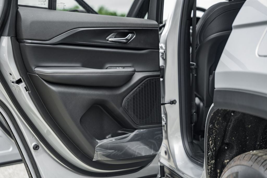 New 2025 Jeep Grand Cherokee Laredo X w/ Luxury Tech Group I image 34