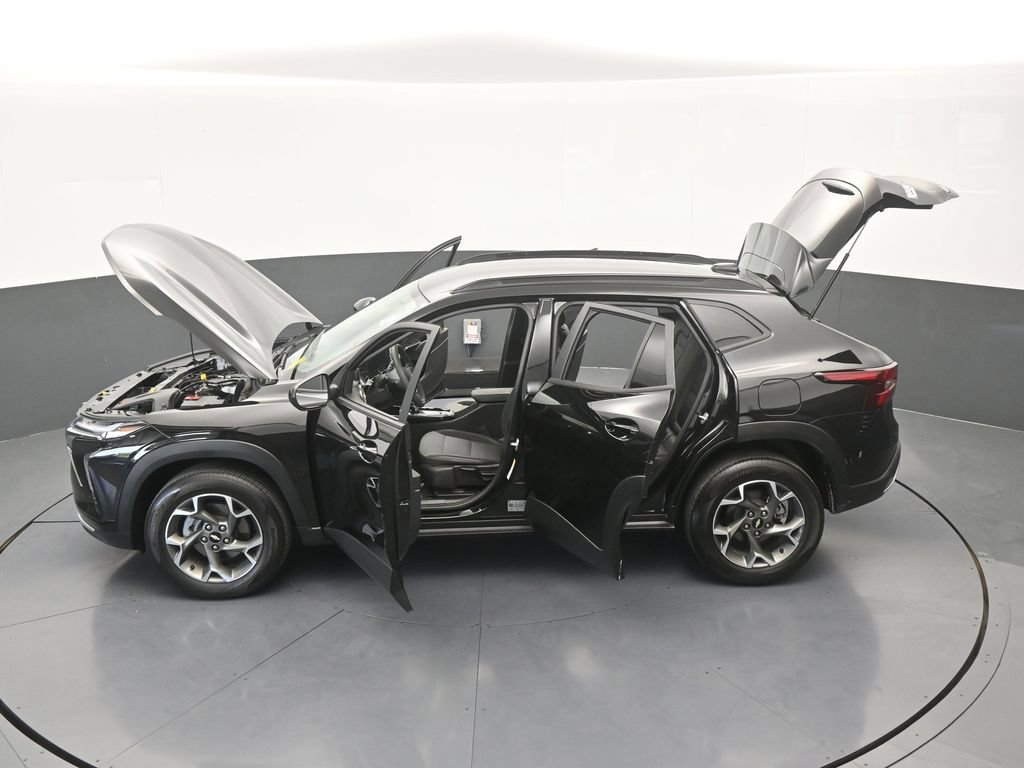 Used 2025 Chevrolet Trax LT FWD image 62