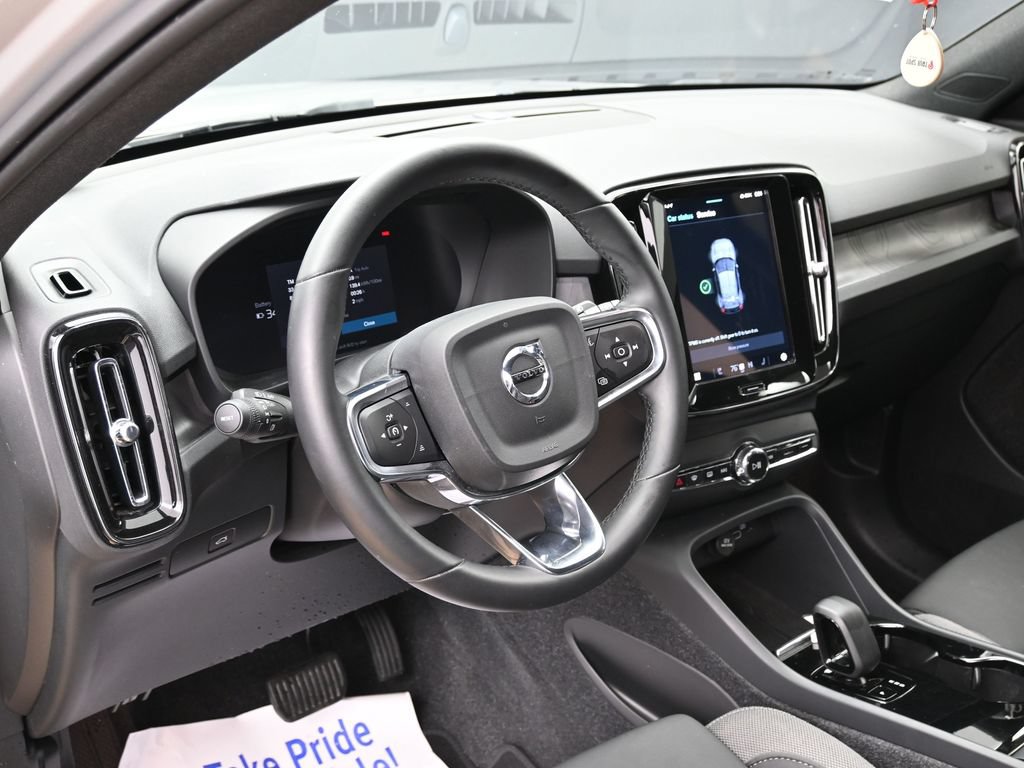 Used 2025 Volvo EX40 Core AWD/4WD image 18