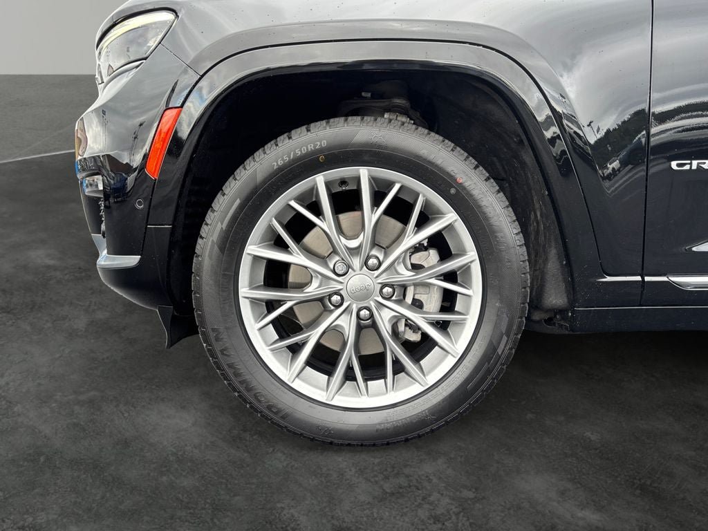Used 2023 Jeep Grand Cherokee L Summit AWD/4WD image 4