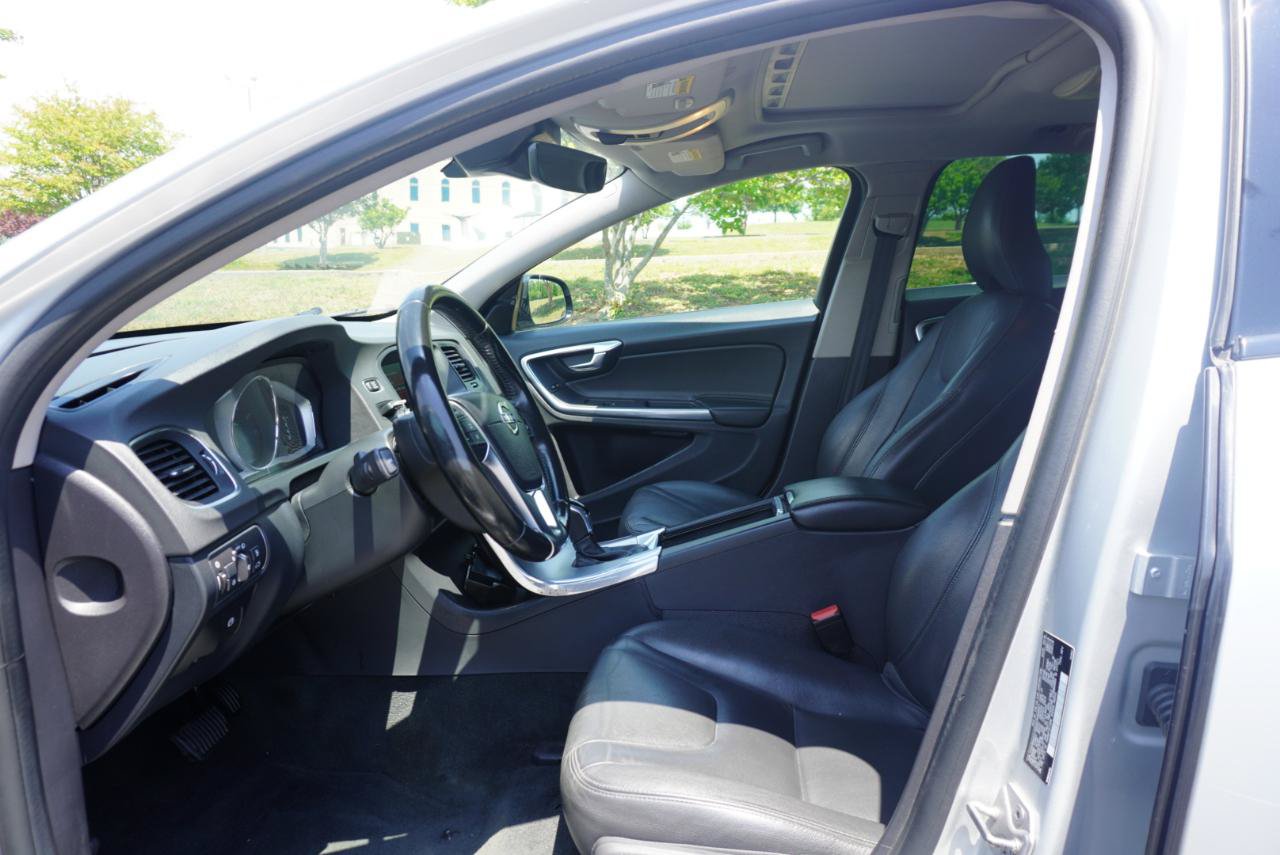 Used 2018 Volvo V60 T5 Cross Country w/ Convenience Package AWD/4WD image 13