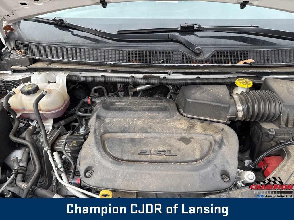 Used 2024 Chrysler Pacifica Touring-L image 9