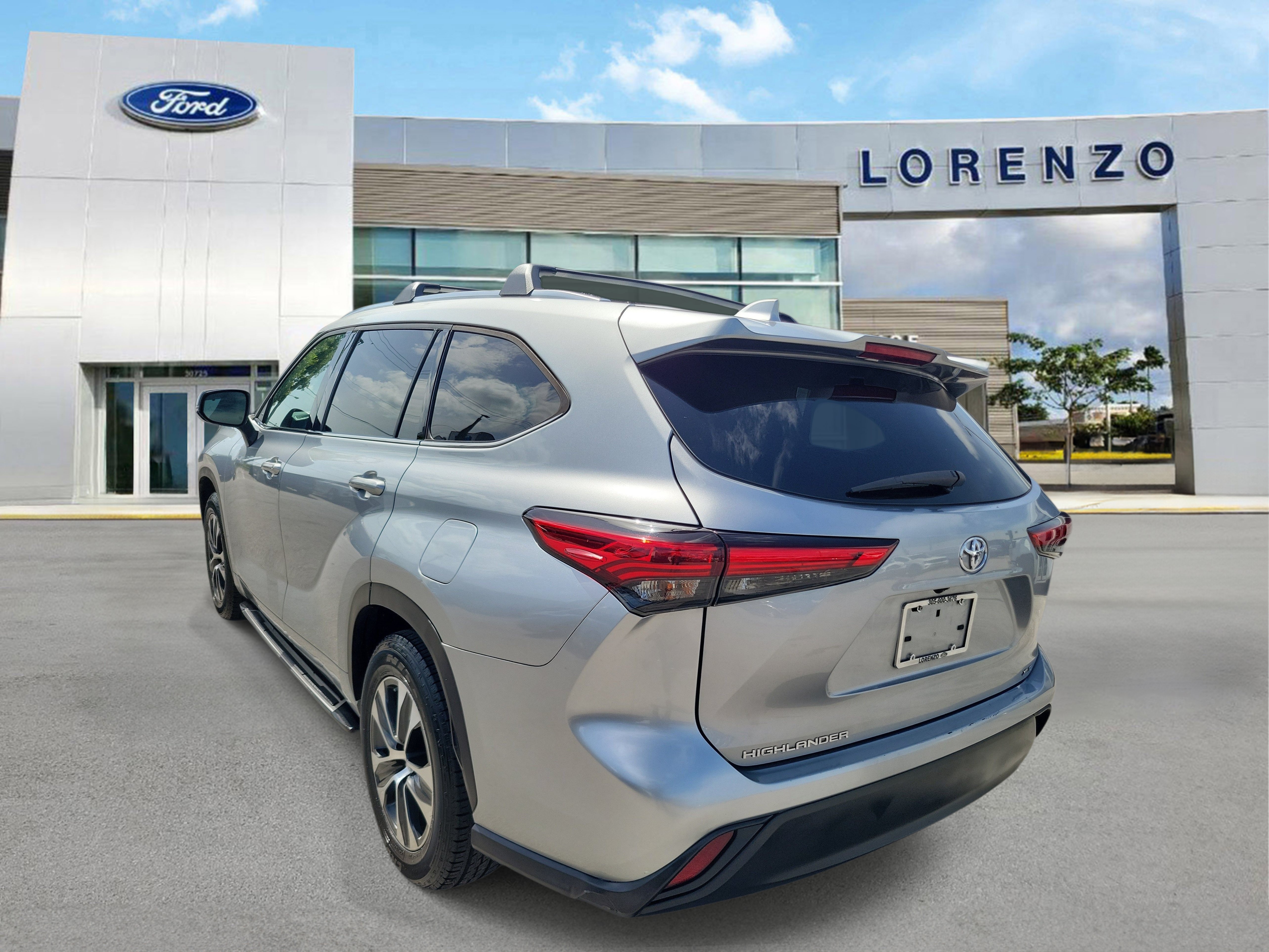 Used 2021 Toyota Highlander XLE FWD image 7