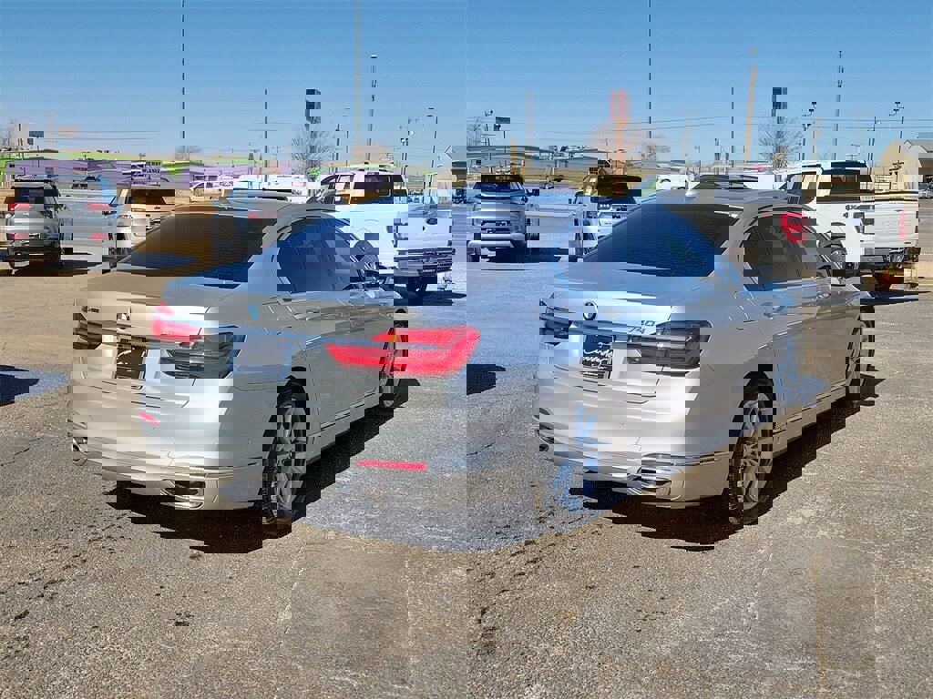 Used 2019 BMW 740i xDrive w/ Executive Package image 7