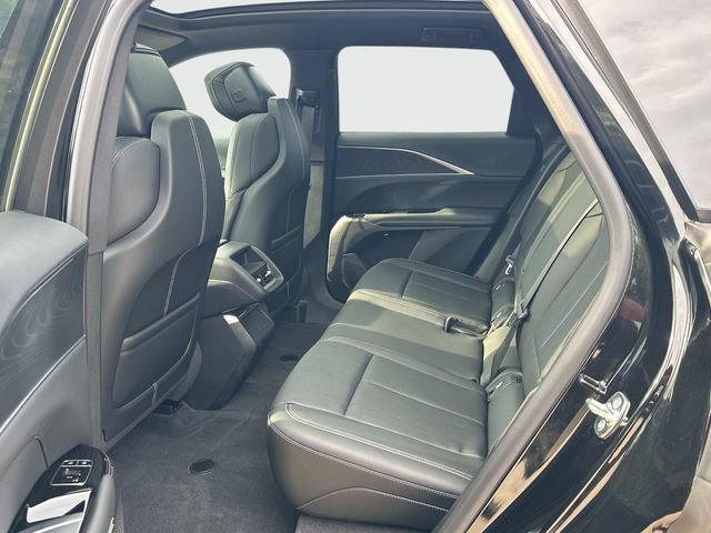 Used 2026 Cadillac Lyriq Luxury AWD/4WD image 17