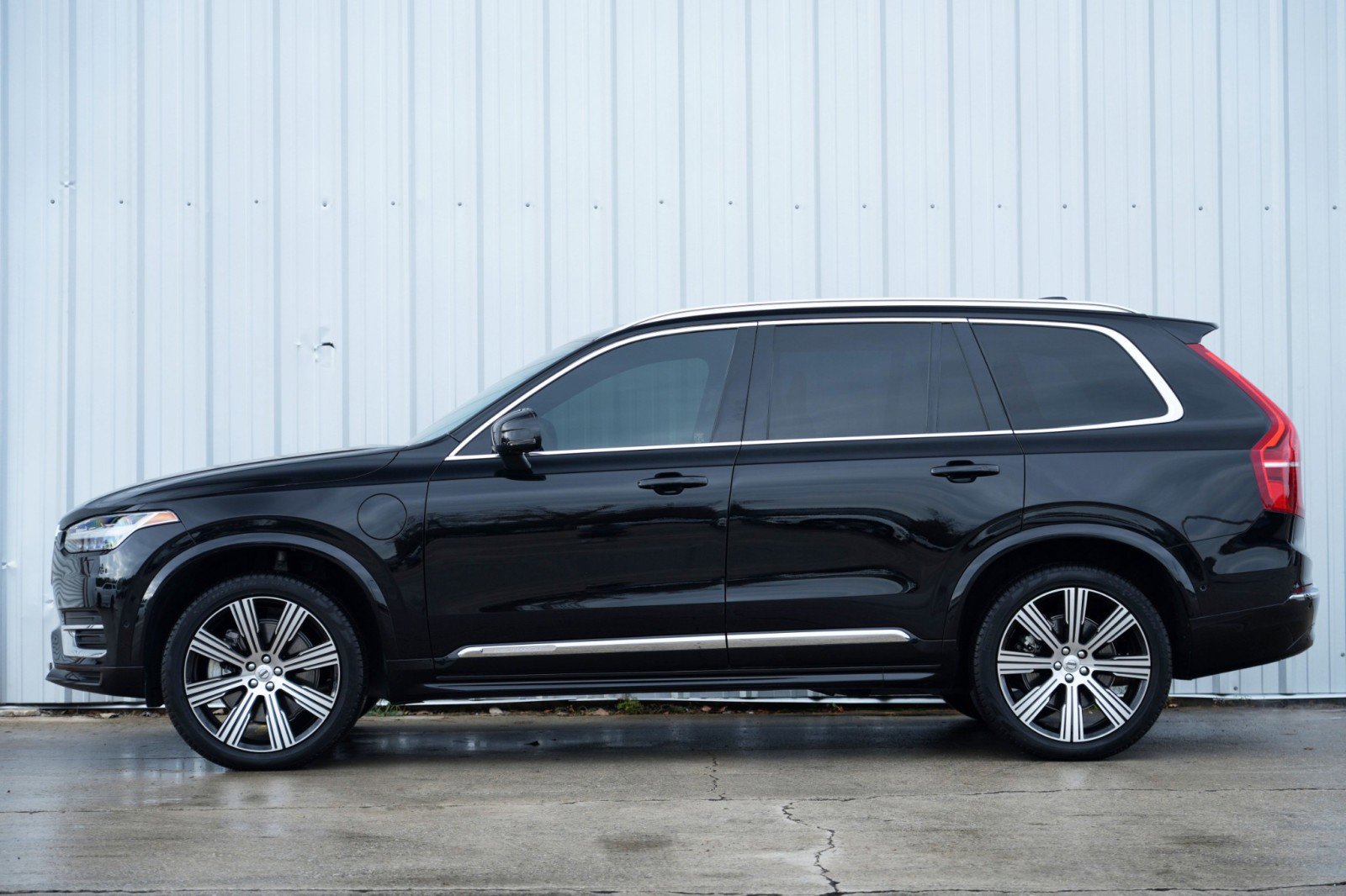 Used 2024 Volvo XC90 T8 Ultimate w/ Lounge Package image 9