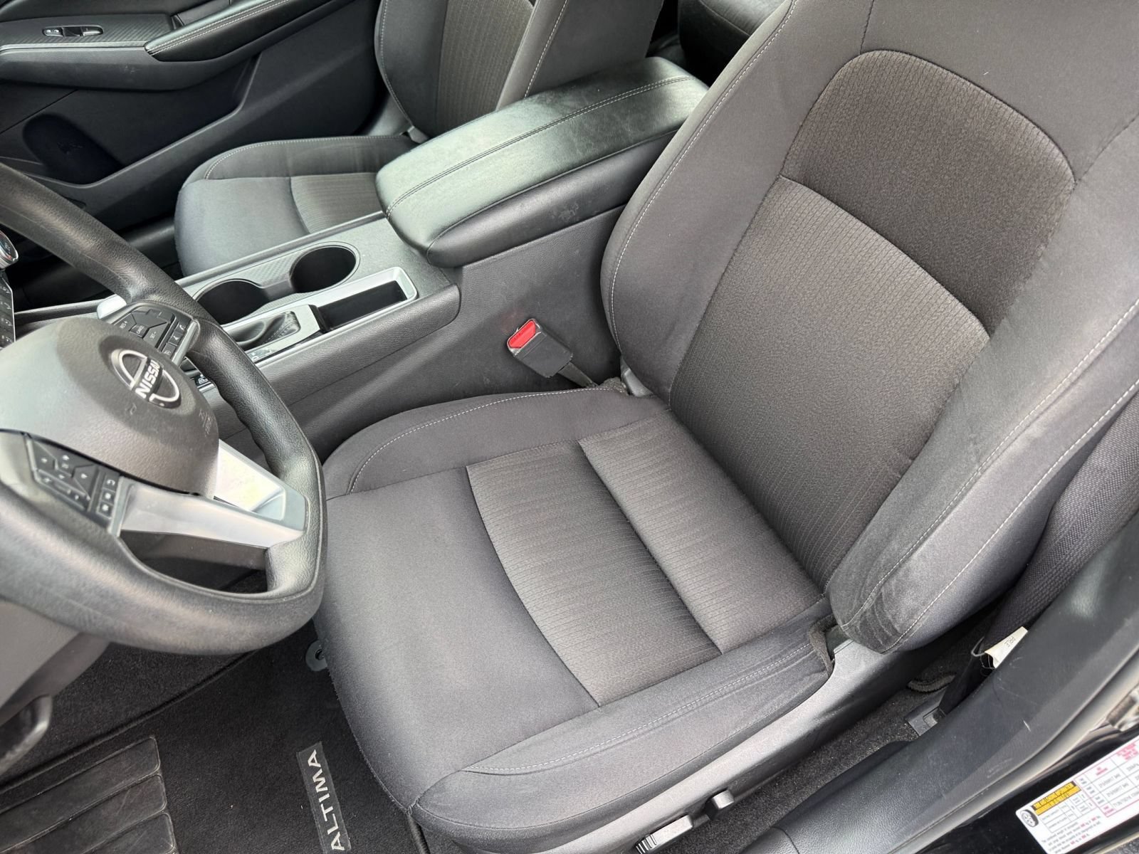 Used 2025 Nissan Altima 2.5 SV FWD image 31