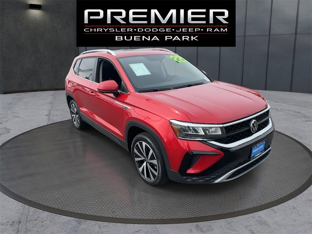 Used 2022 Volkswagen Taos SE w/ Panoramic Sunroof Package image 2