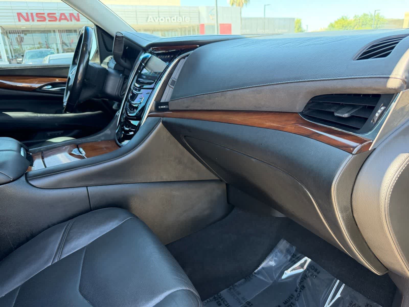Used 2016 Cadillac Escalade Luxury AWD/4WD image 10