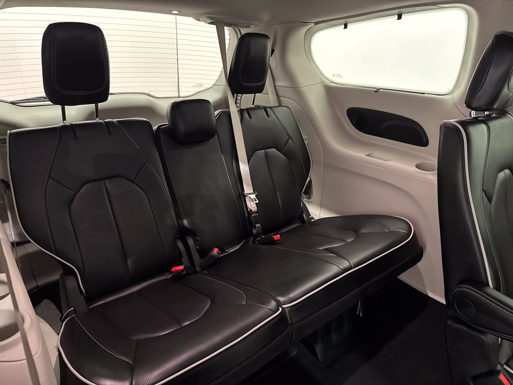 Used 2024 Chrysler Pacifica Limited FWD image 24