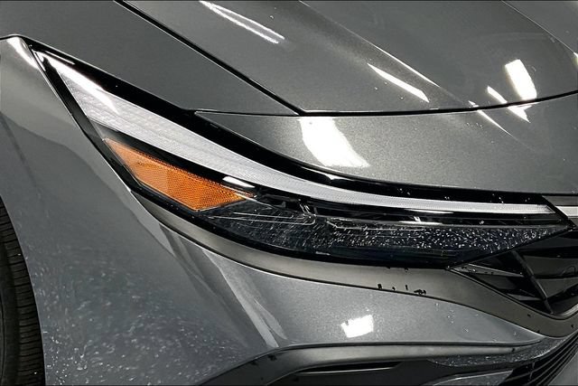 Used 2025 Hyundai Elantra SE FWD image 27