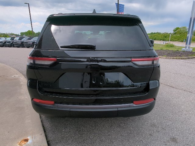 New 2026 Jeep Grand Cherokee Altitude AWD/4WD image 33